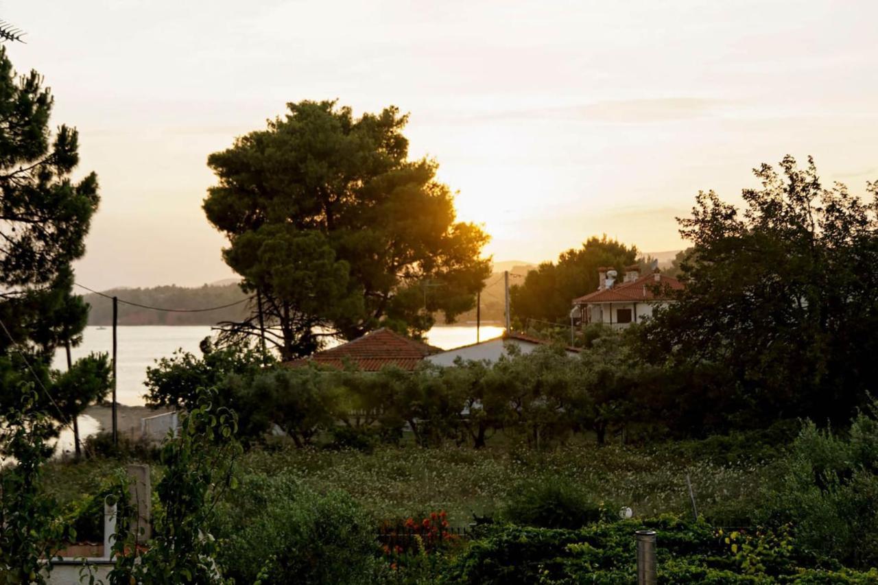 Lemon Beach Front Apartment, Nikiti Esterno foto