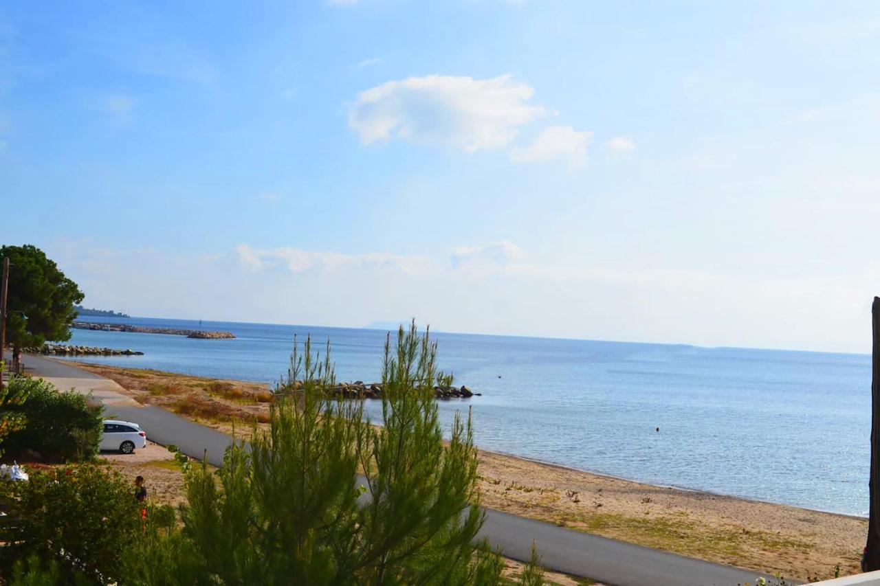 Lemon Beach Front Apartment, Nikiti Esterno foto